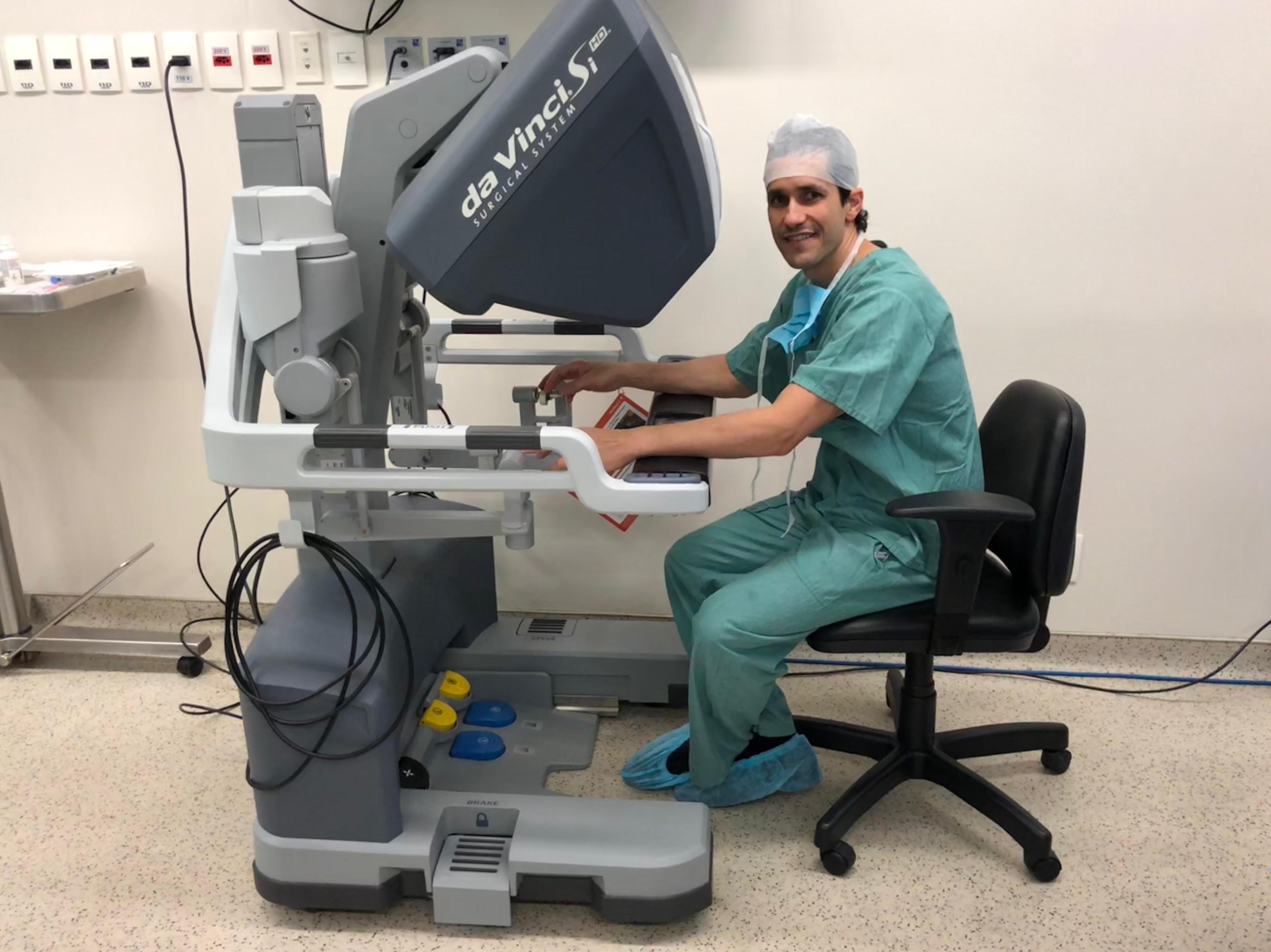Dr. Carlos com equipamento