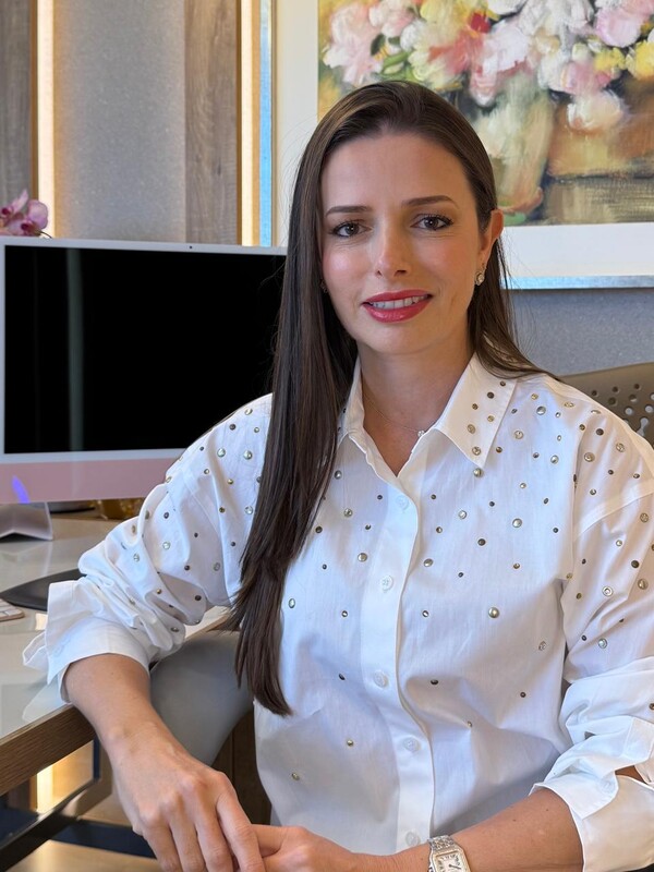 Dra. Thais Helena Hernandez Micheletti Freire